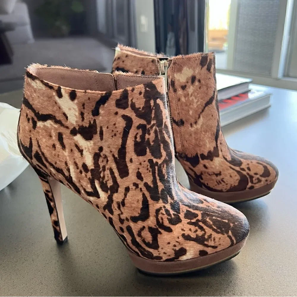 VINCE CAMUTO Ankle Boots Cow Hair Fur In Brownish Color Platform Heel Size 7.5B